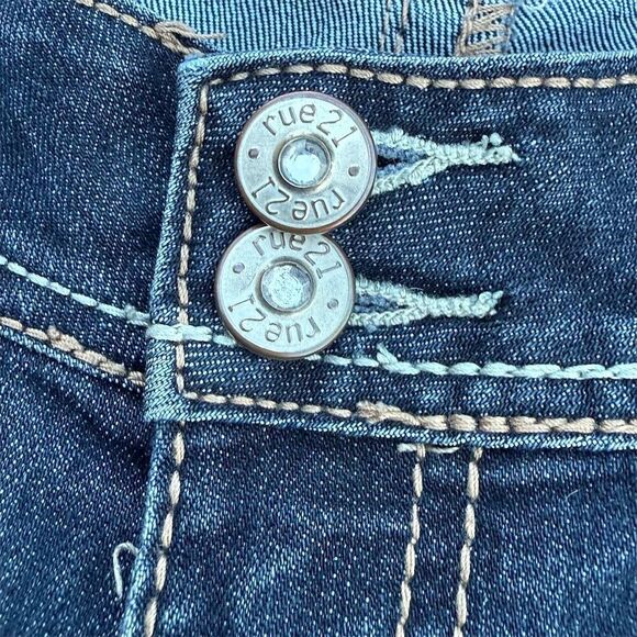 Rue 21 Women's Cropped Blue Denim Jeans Size 13/14 Stretchy - Picture 9 of 10